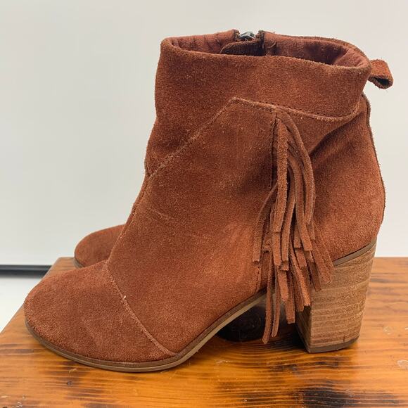 TOMS Women's Lunata Cognac Brown Suede Fringe Tassel Heel Booties Size 6.5 - Picture 3 of 8